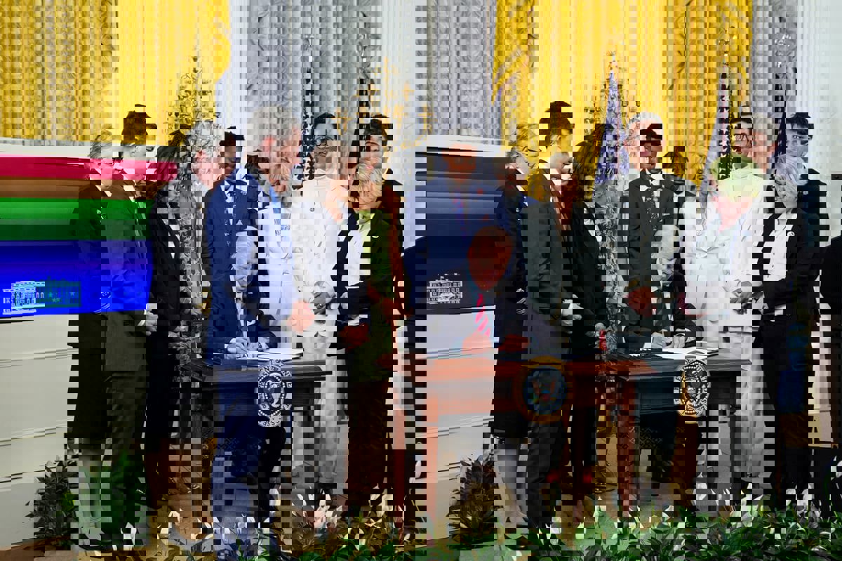 بايدن يعفو عن المدانين بـ"الجنس المثلي" في الجيش