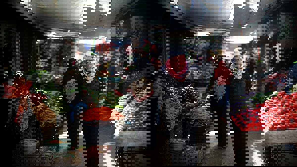 بعد 12 عامًا من الحصار.. الضرائب في غزة تتجاوز الـ 200% والاقتصاد يواجه الانهيار