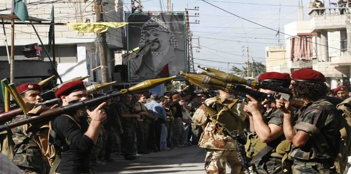 ما الذي يدفع المطلوبين الفلسطينيين في لبنان لتسليم أنفسهم؟