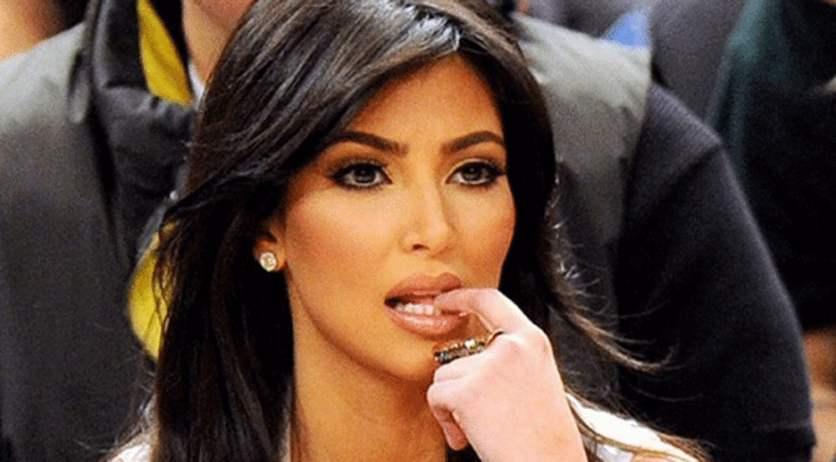 كارداشيان تعاني من انهيار عاطفي يتسبب في تساقط شعرها