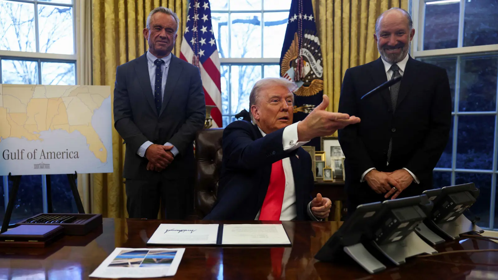 "التوقيع الإلكتروني".. ترامب يوجه اتهاما صادما لبايدن