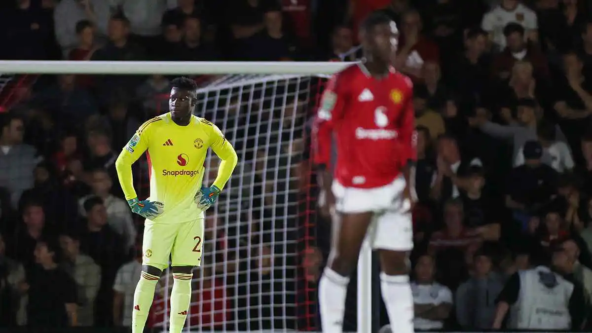 رقم تاريخي كارثي لمانشستر يونايتد بعد الخسارة أمام غريمسبي تاون