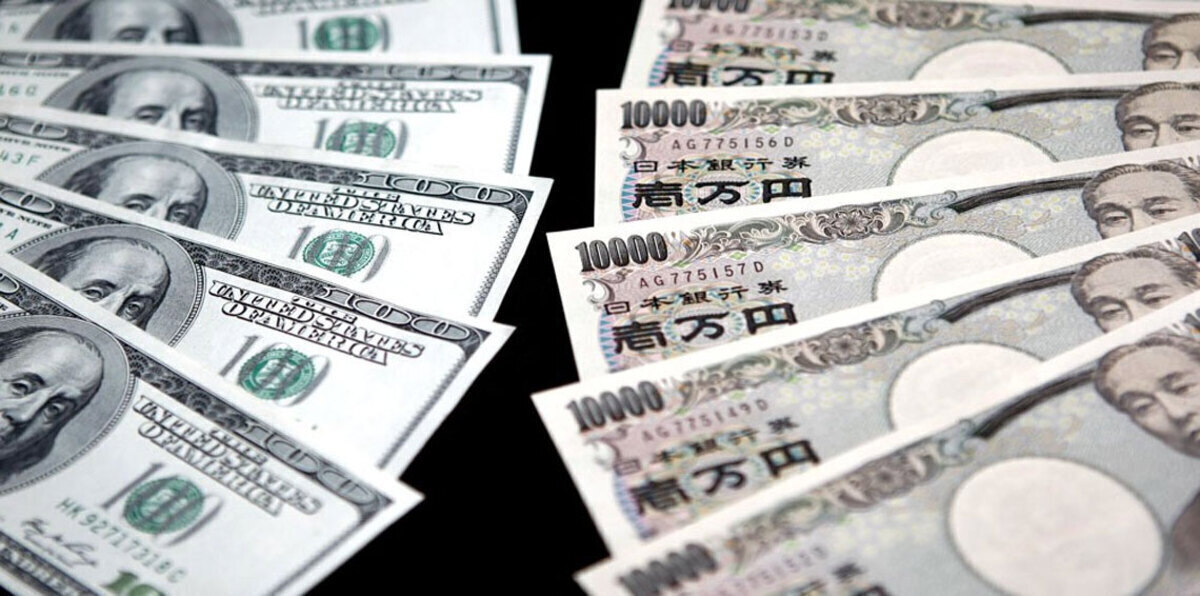 الدولار يهبط مقابل الين متأثرًا باحتمال تغير سياسة المركزي الياباني
