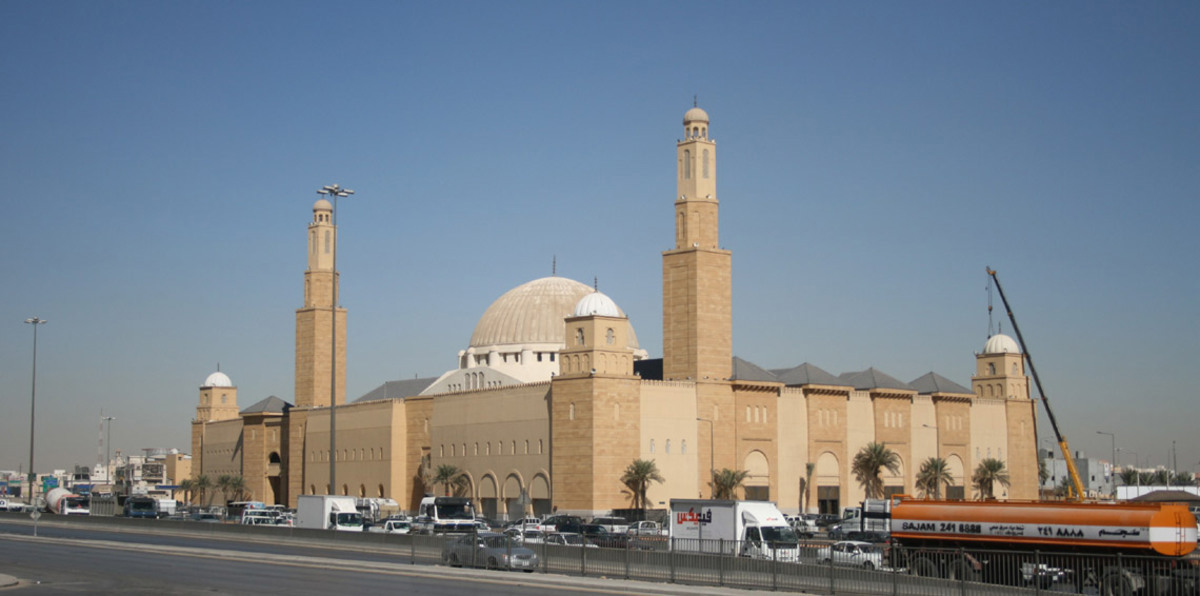 بالفيديو.. إمام مسجد بحائل السعودية يثير الإعجاب بهذا الدعاء