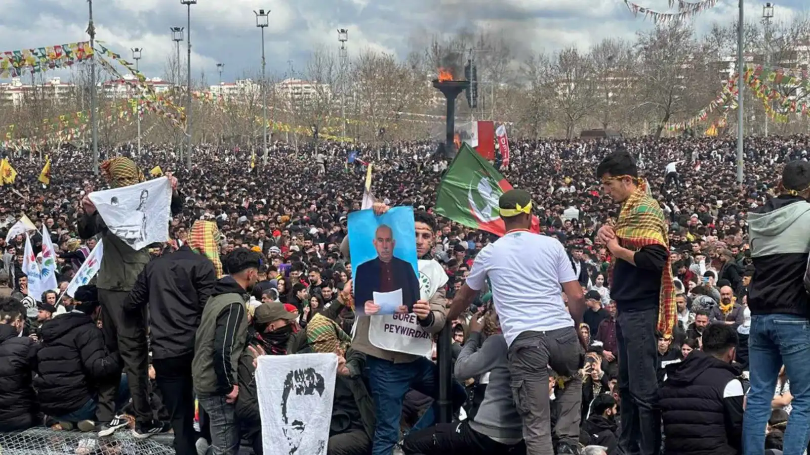 "نيران صديقة" ضد القضاء.. هل يطيح سجن "أوزر" بتفاهمات أنقرة والكرد؟