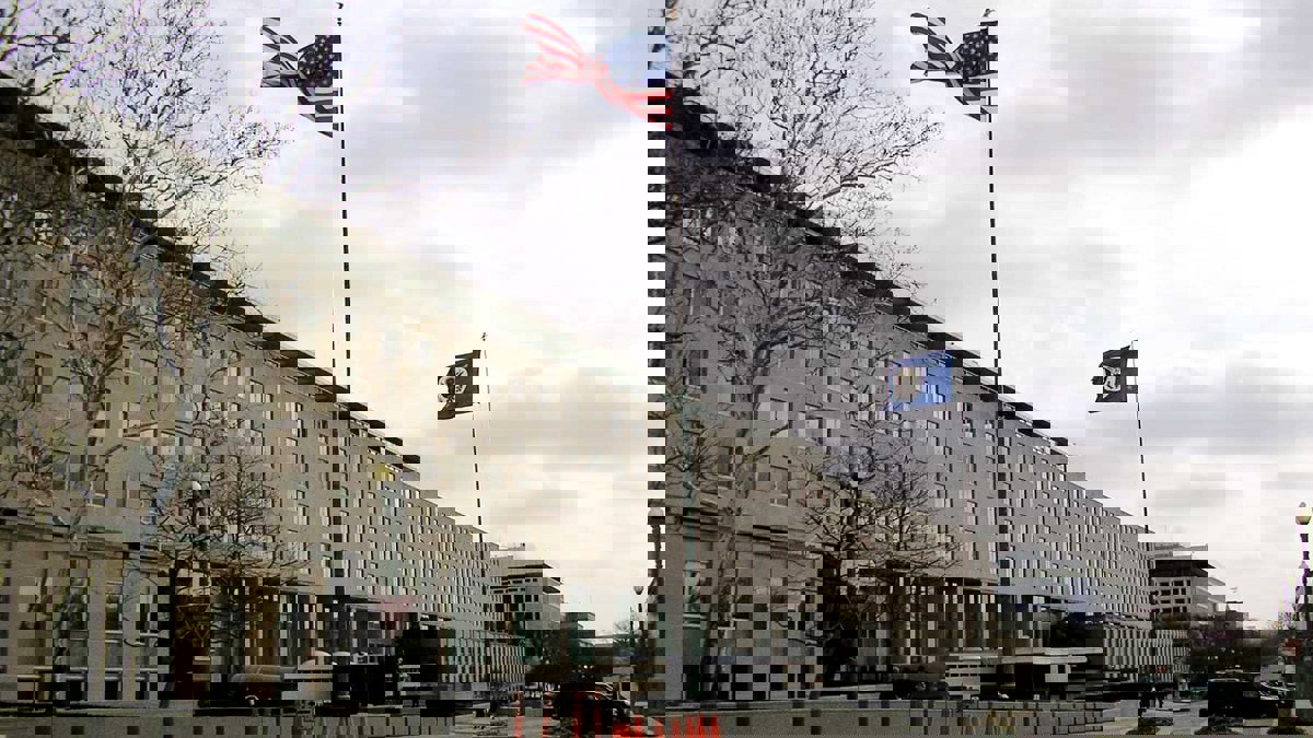 الولايات المتحدة تعلق خدمات استخراج التأشيرات في معظم الدول بسبب "كورونا"