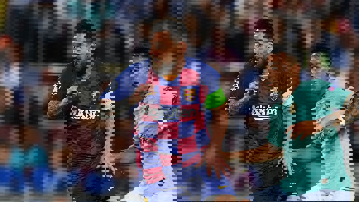 وكيل لاوتارو مارتينيز يثير الجدل مجددا بشأن مفاوضات برشلونة