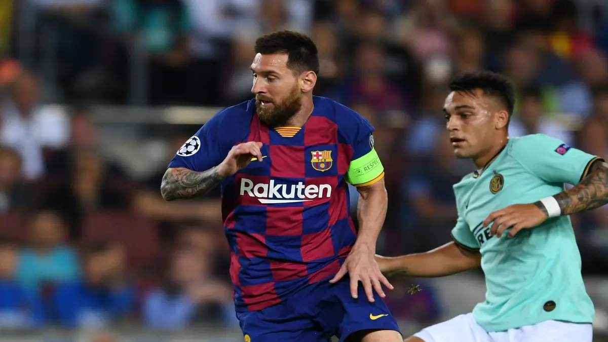 وكيل لاوتارو مارتينيز يثير الجدل مجددا بشأن مفاوضات برشلونة