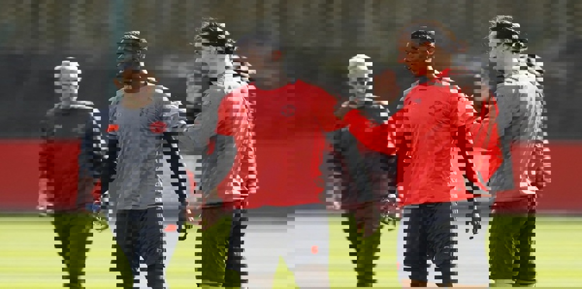 إبراهيموفيتش يدافع عن "الأسلوب الفظ" لمورينيو