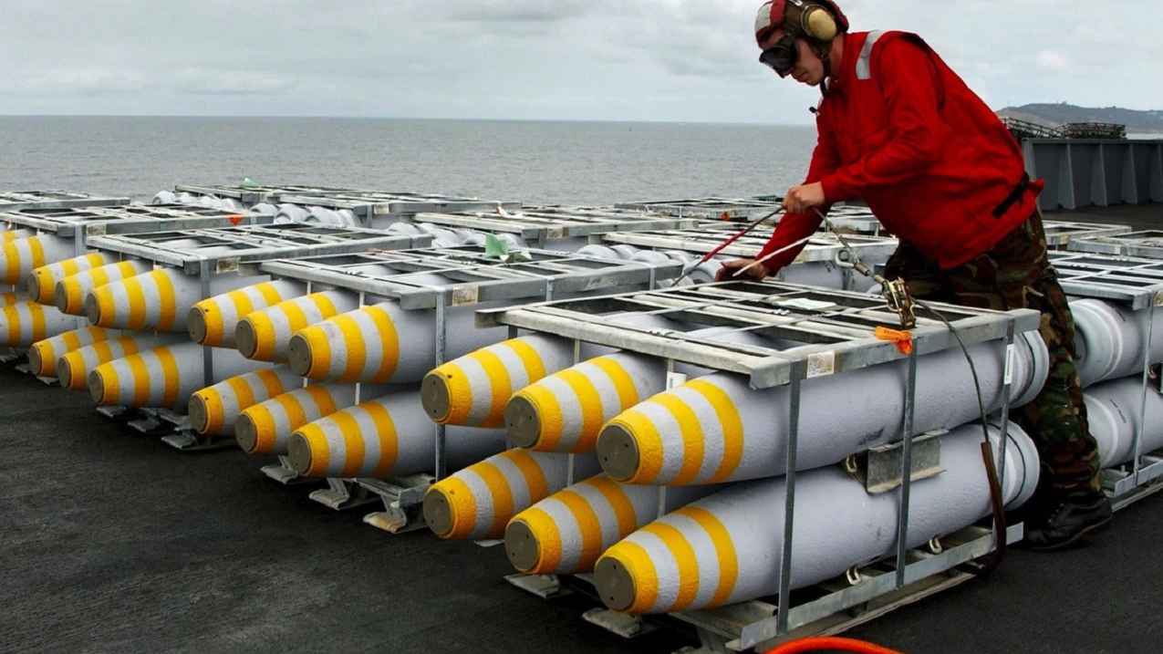 صحيفة عبرية تكشف موعد وصول القنابل الأمريكية إلى إسرائيل