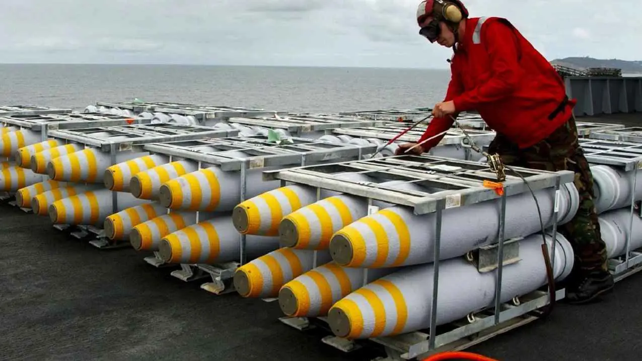 صحيفة عبرية تكشف موعد وصول القنابل الأمريكية إلى إسرائيل