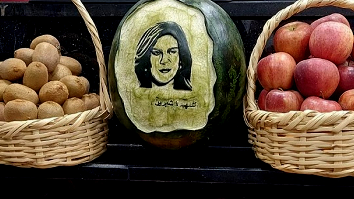 النحت على البطيخ.. أردني يقدم فنًا فريدًا من نوعه 