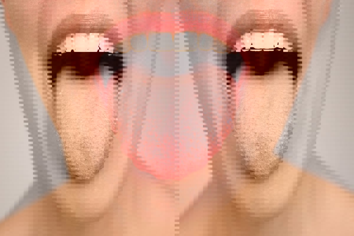 عارض "غريب" يظهر على اللسان يحذرك من القهوة (فيديو)