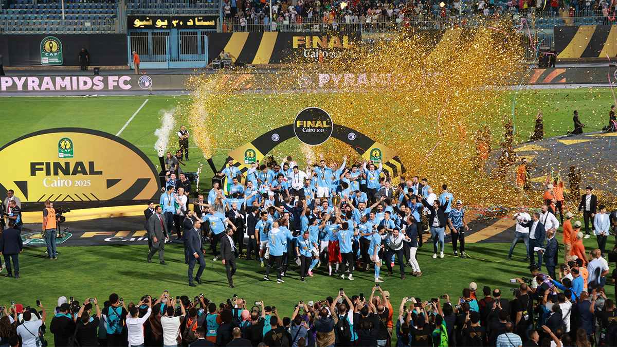 "إنفانتينو" يوجه رسالة إلى بيراميدز (صورة)