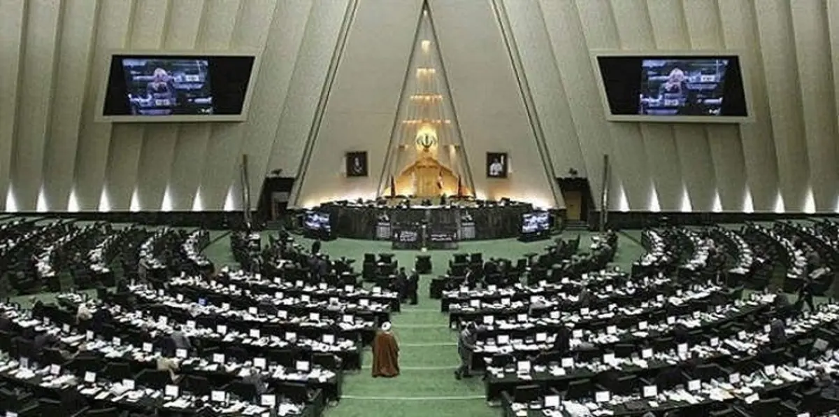 ردًا على تمديد العقوبات.. إيران تعتزم إقرار قانون يمنع شراء السلع الأمريكية