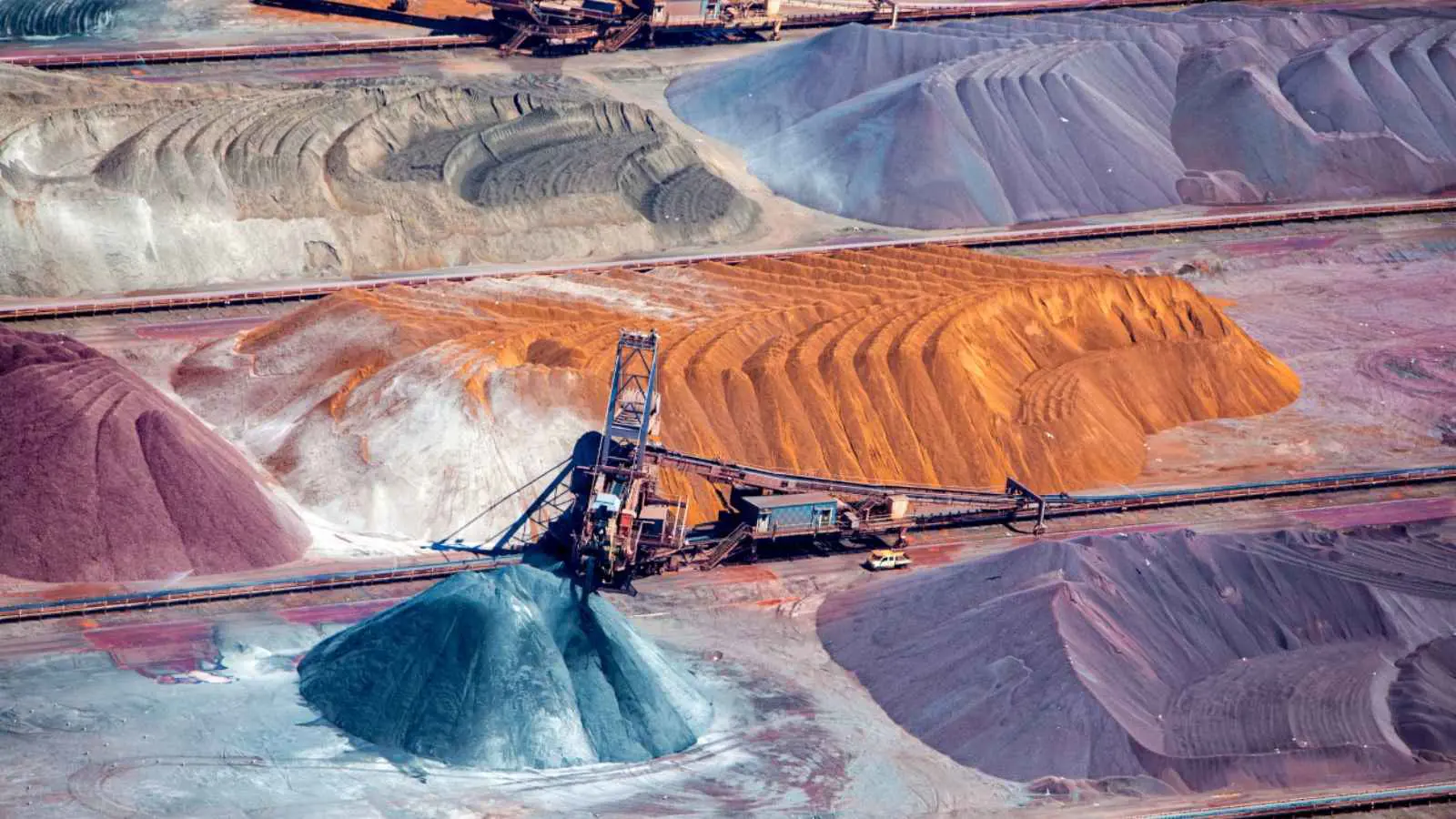 سباق المعادن الحرجة.. الاتحاد الأوروبي يتحرك لمواجهة العواصف الجيوسياسية