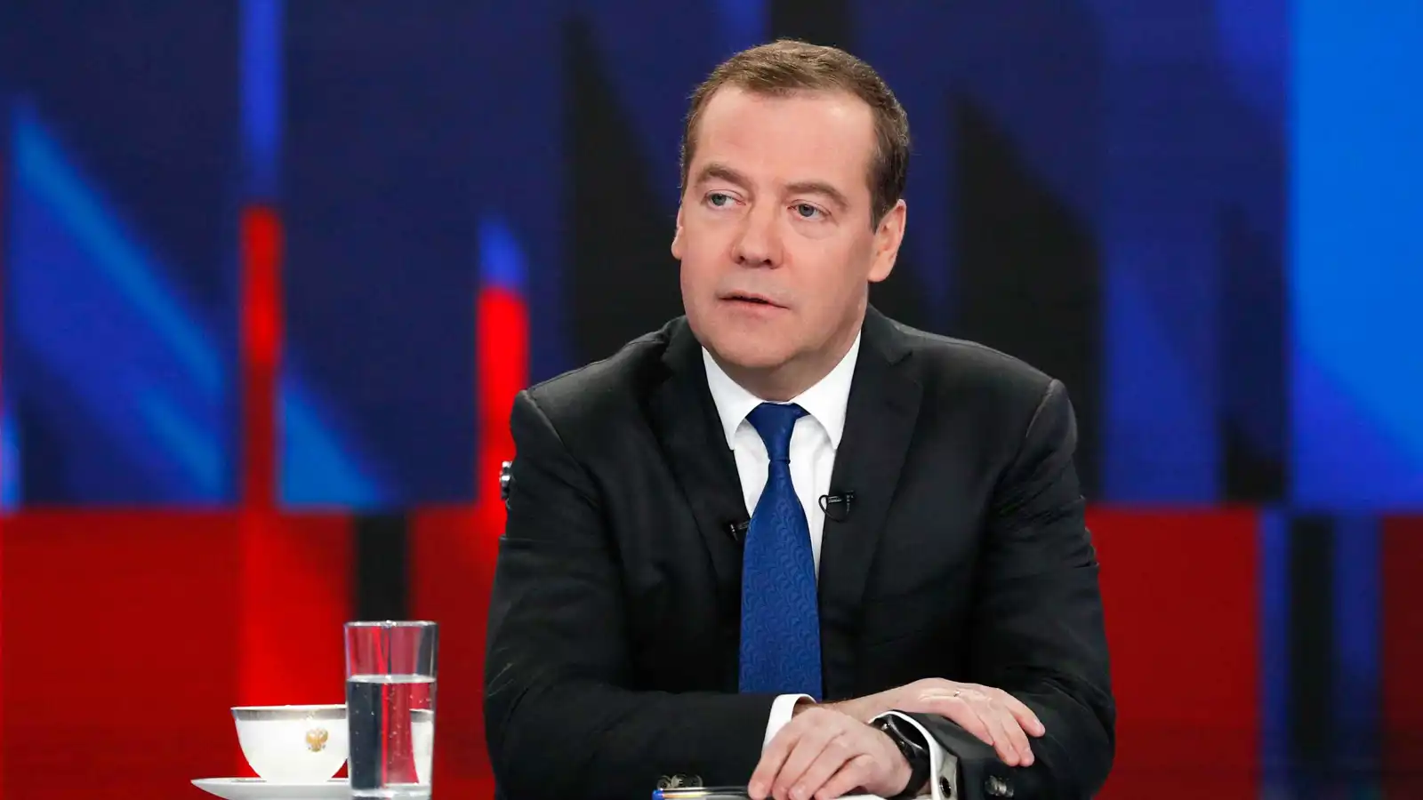 "تعويذات سياسية".. مدفيديف يسخر من تصريحات ترامب في نيويورك