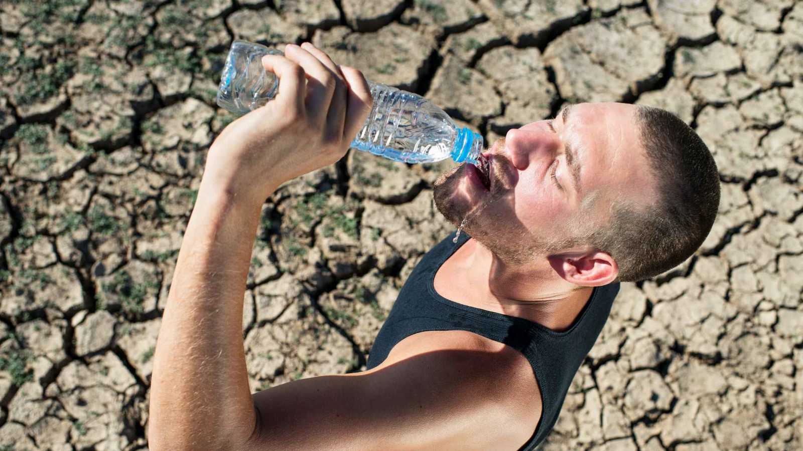 الإجابة غير متوقعة.. هل يعني العطش أنك تعاني من الجفاف؟