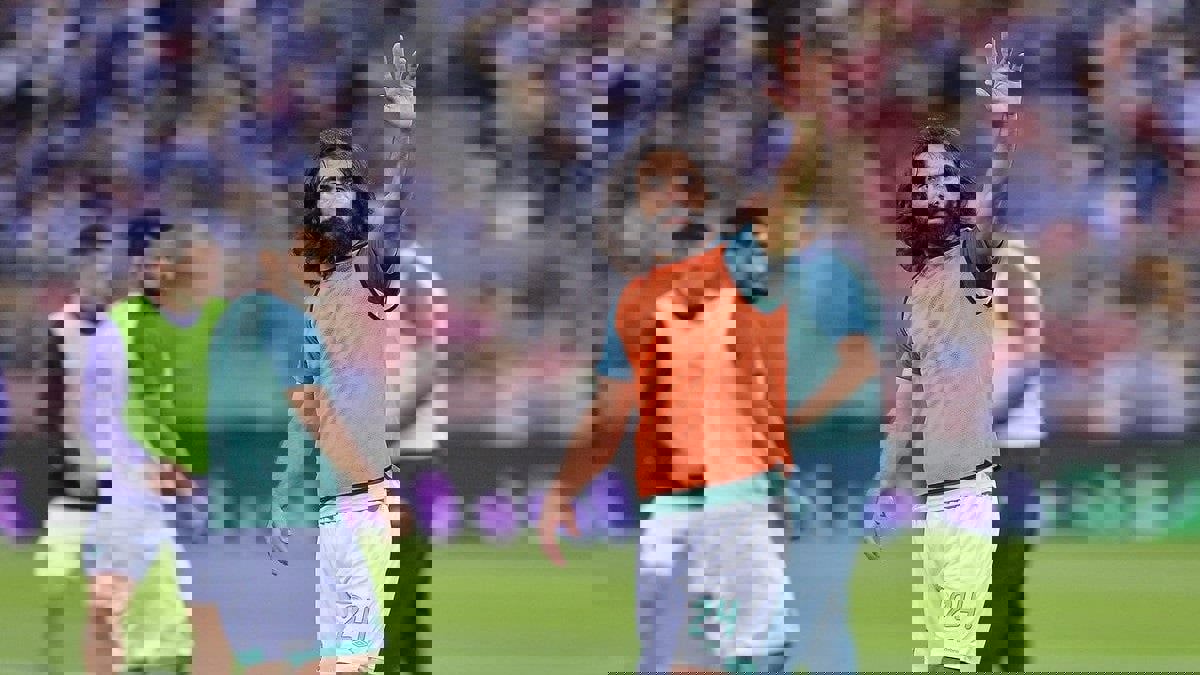 حسين عبدالغني قائد الأهلي السعودي يعلن اعتزاله كرة القدم (فيديو)