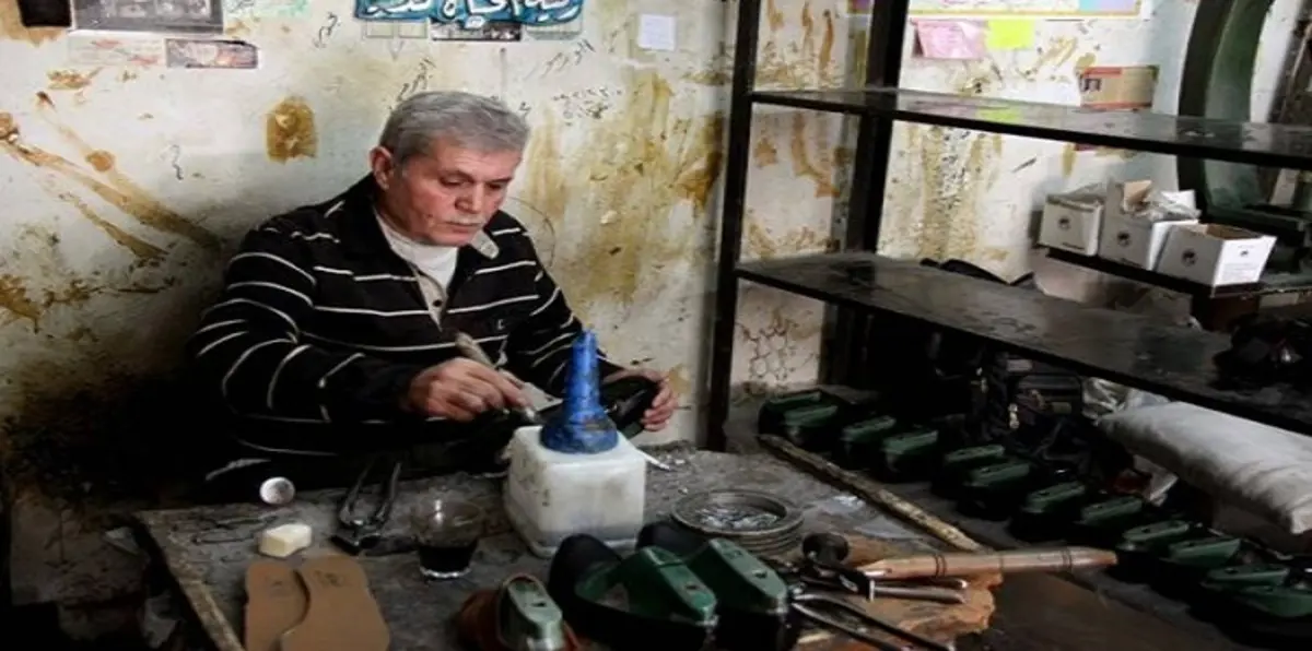 صناعة الأحذية بغزة.. مهنة تعاني ويلات الحصار وتتجه نحو الاندثار