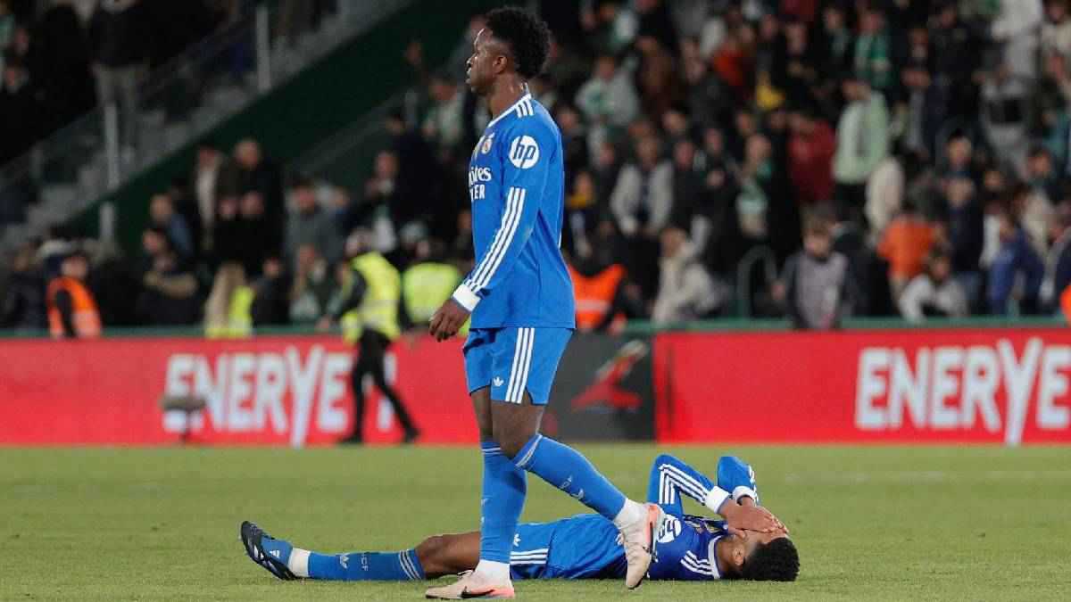 لا ينفذان التعليمات نهائيا.. فيديو صادم لمبابي وفينيسيوس (شاهد)