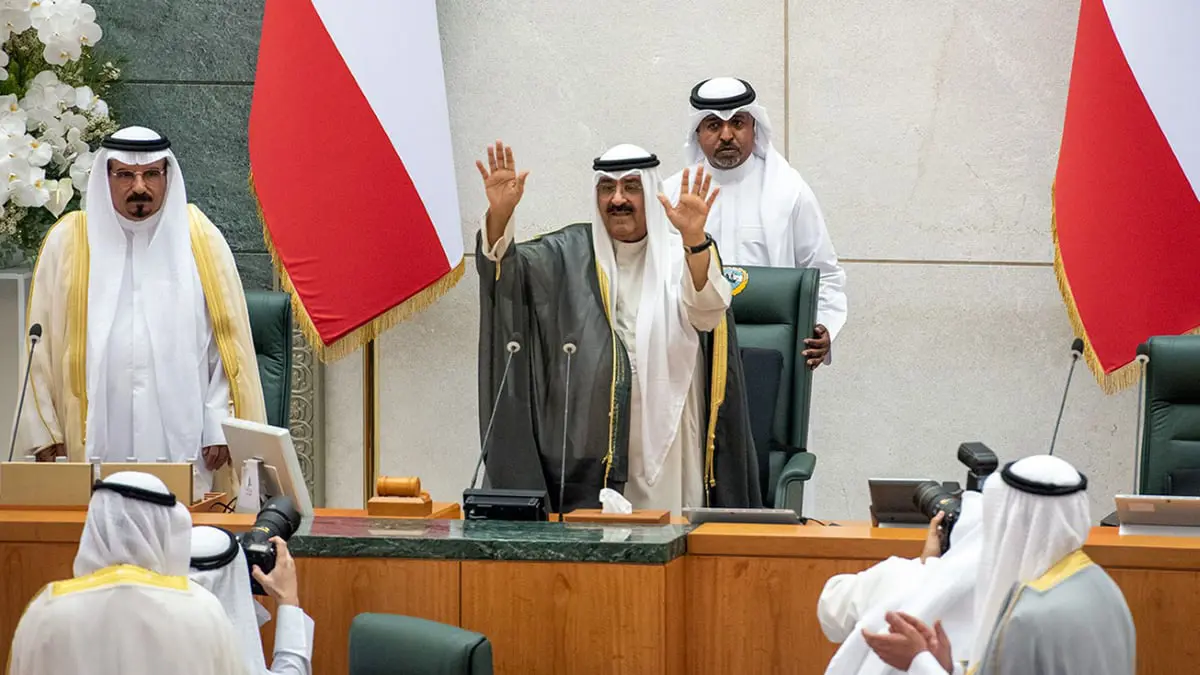 تفاعل كويتي مؤثر مع بكاء ولي العهد أمام مجلس الأمة