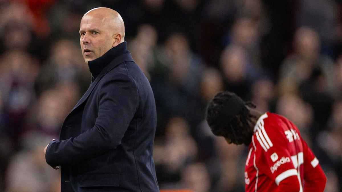 الفريق دخل نفقا مظلما.. رقم كارثي لآرني سلوت مع ليفربول 