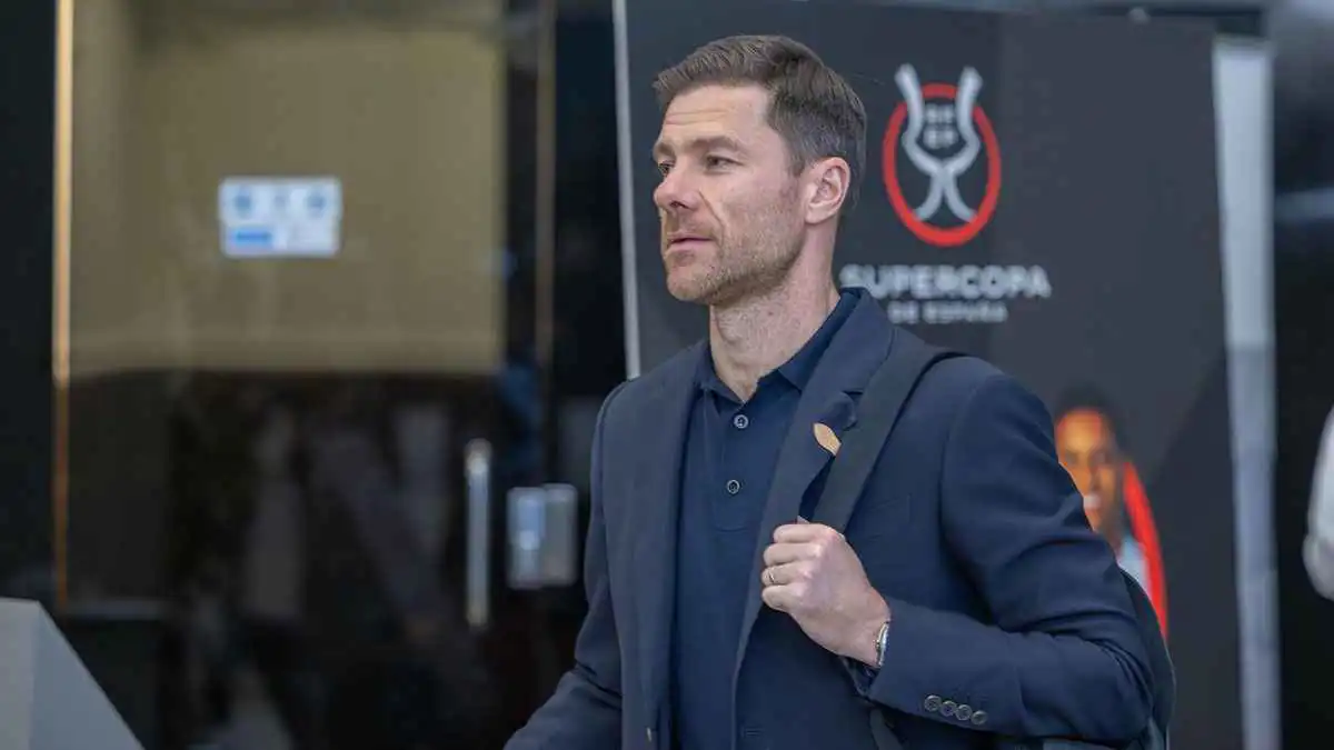 بينها ليفربول.. 5 أندية عملاقة تنتظر تشابي ألونسو