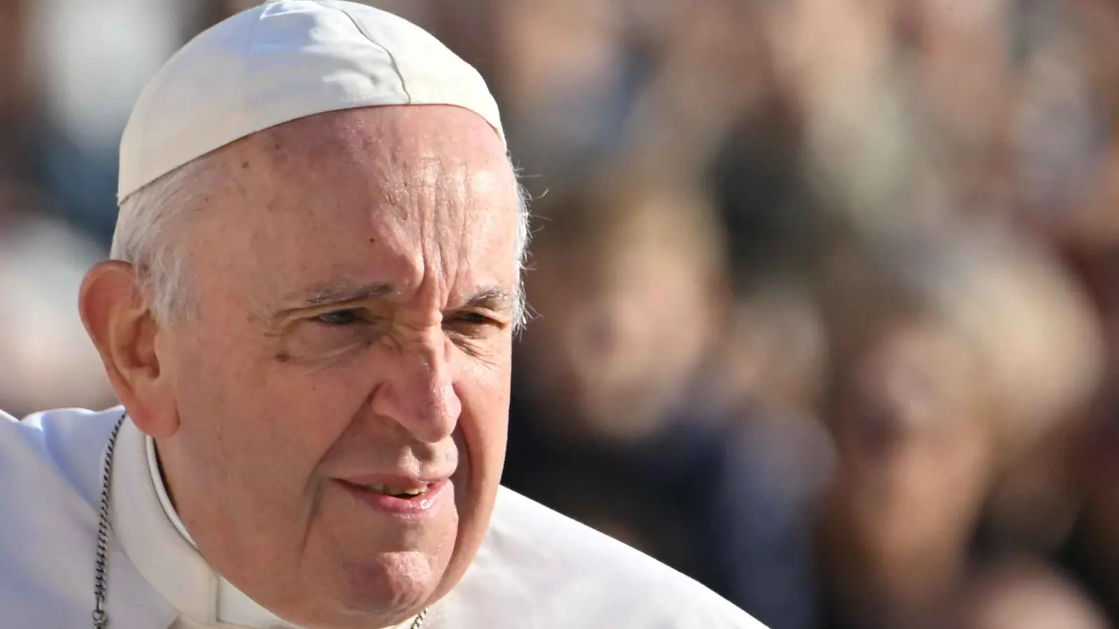 بعد تدهور مفاجئ في حالته التنفسية.. تفاصيل وضع البابا الصحي