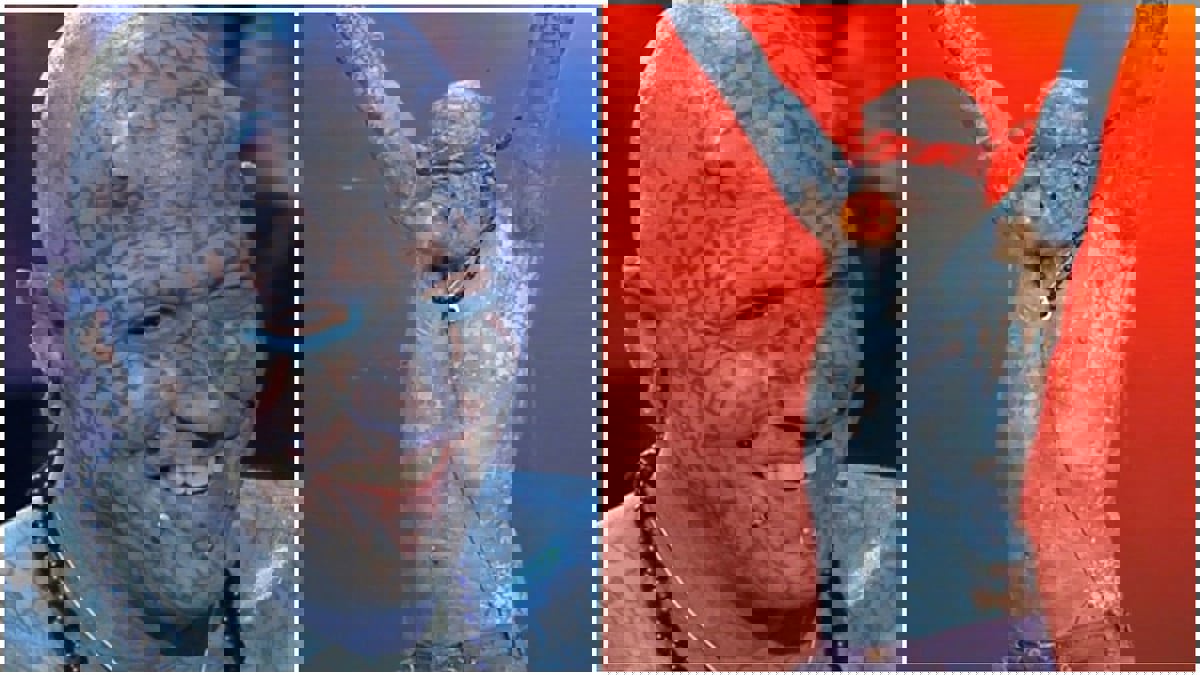 وشم من الرأس إلى القدمين.. أمريكي يحول جسده إلى لوحة خزفية