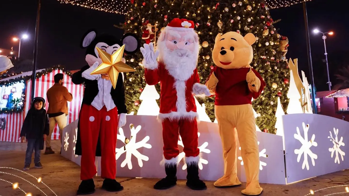 بمشاركة بابا نويل.. احتفال فريد بعيد الميلاد في مدينة البصرة (فيديو)