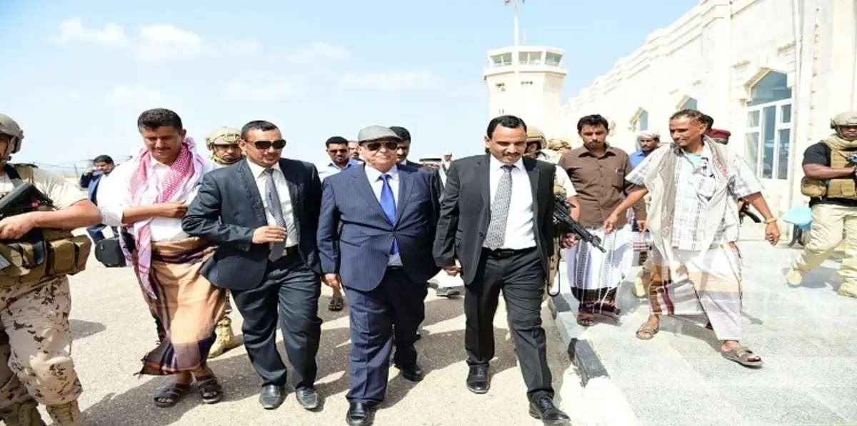 هادي يصل جزيرة سقطرى عائدًا من السعودية