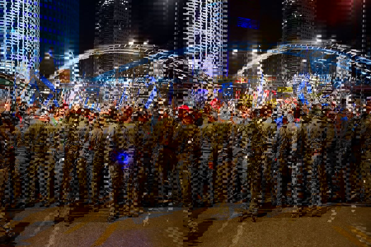 آلاف المتظاهرين في تل أبيب يطالبون برحيل حكومة نتنياهو "الفاسدة" 