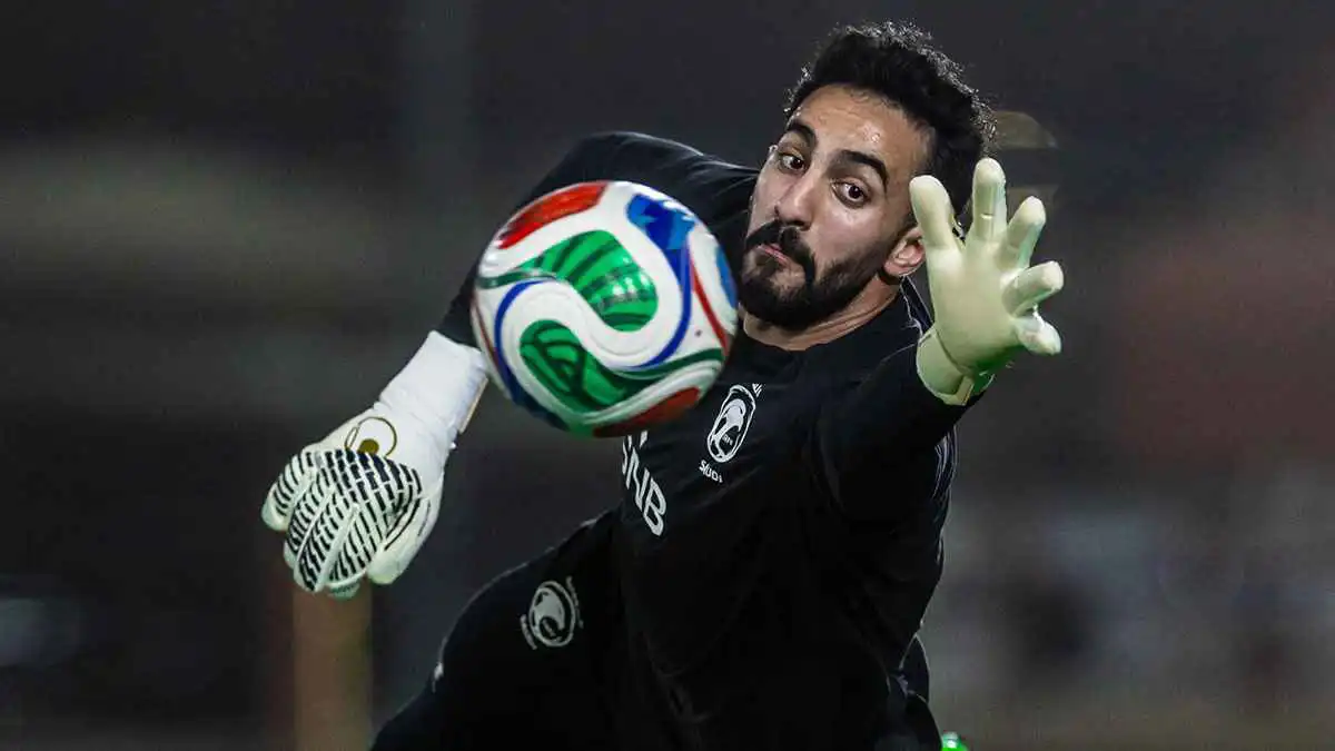 لا يتحمل الخسارة.. الدعيع يدافع بشدة عن نواف العقيدي (فيديو)