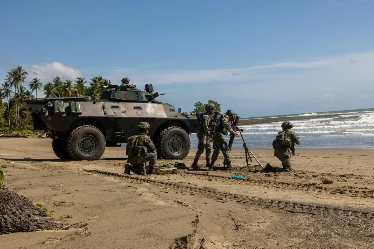 وسط توتر إقليمي.. البحرية الأمريكية "متحمّسة" لتحسن التواصل مع الجيش الصيني