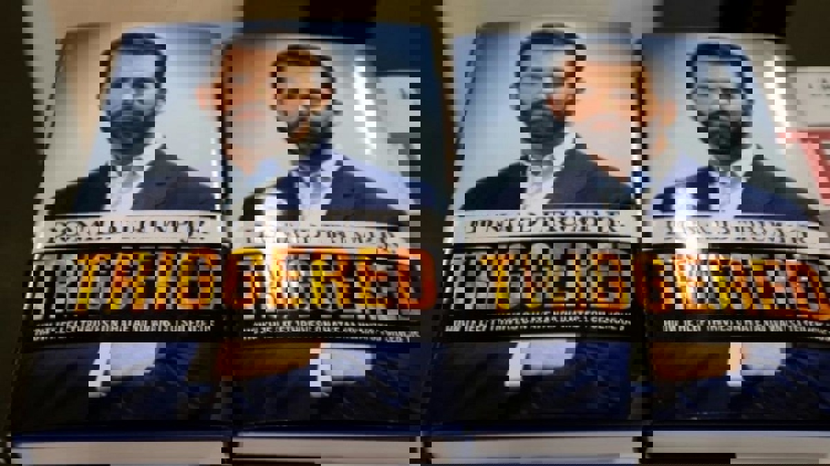 دونالد ترامب الابن ينشر كتابًا مثيرًا للجدل ويفكر في خوض الانتخابات