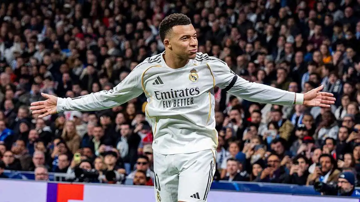 مبابي يوجّه ضربة كبيرة لرونالدو الظاهرة