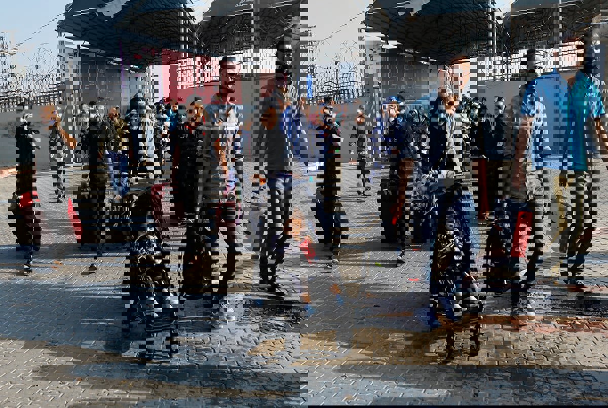 للمرة الأولى منذ اجتياح رفح.. إسرائيل تسمح بخروج أطفال من غزة لتلقي العلاج