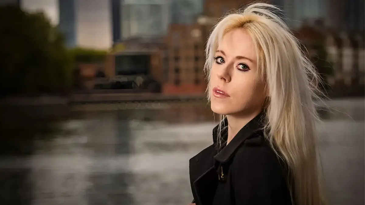 ليندسي بيير: تأثرت بمارلين مونرو.. وأطمح لتقديم شخصية مصاصة دماء