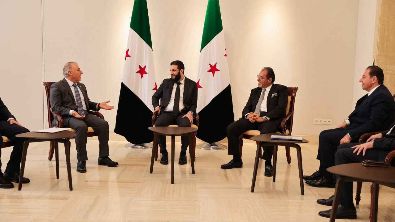 بتسويات ووساطات.. الإدارة السورية تفتح الأبواب لعودة "حيتان الأسد"