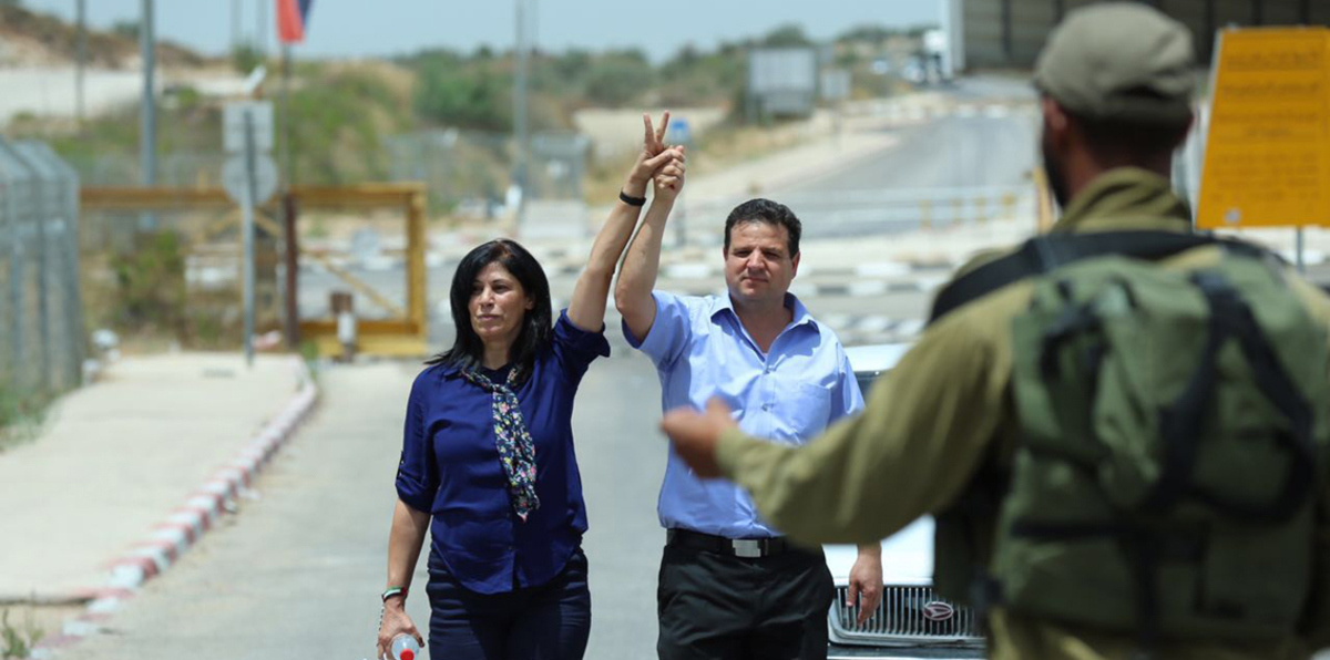 الاحتلال الإسرائيلي يعتقل النائبة الفلسطينية خالدة جرار