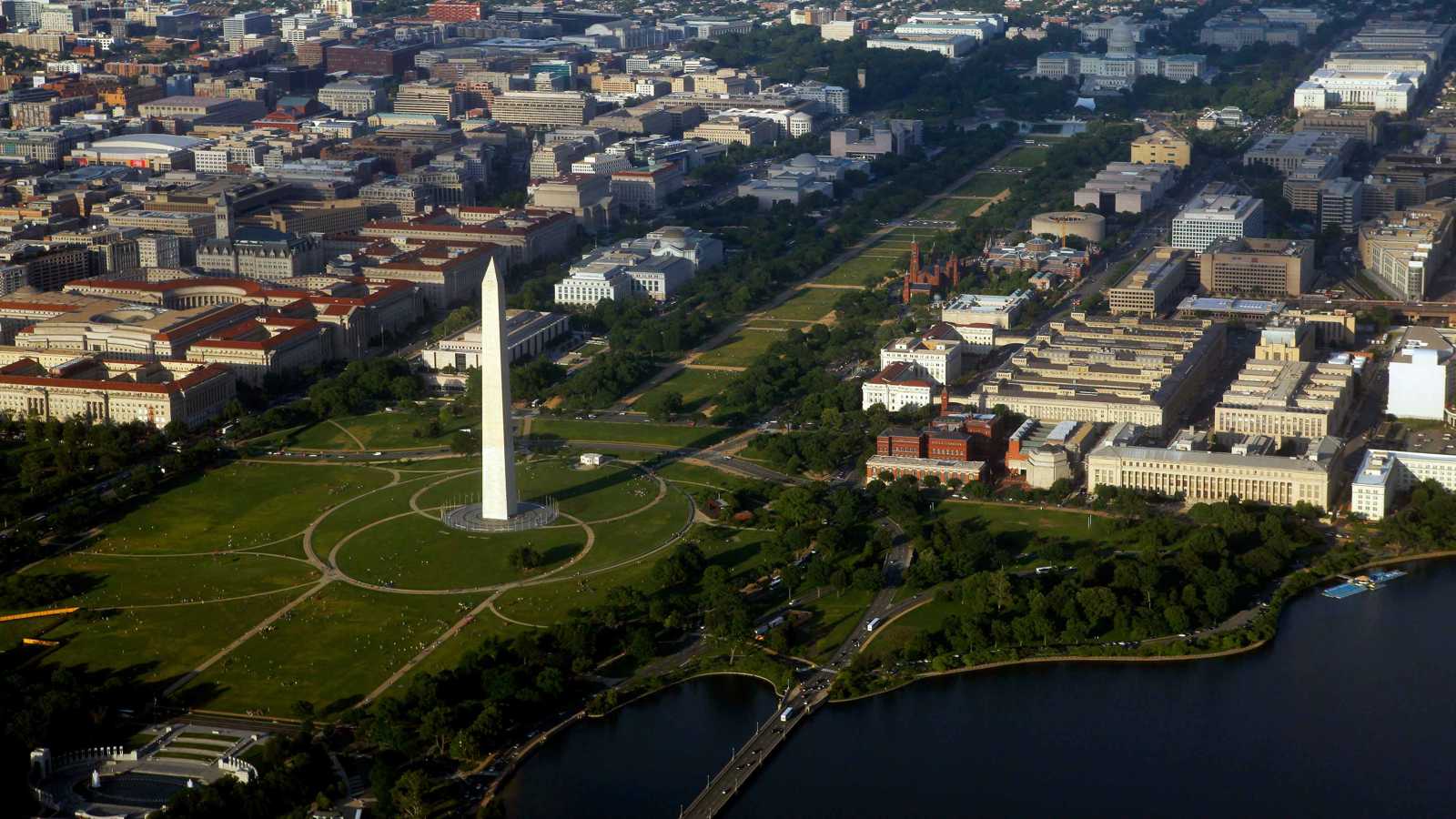 ترامب يخطط لزيادة قوات إنفاذ القانون لإحكام السيطرة على واشنطن