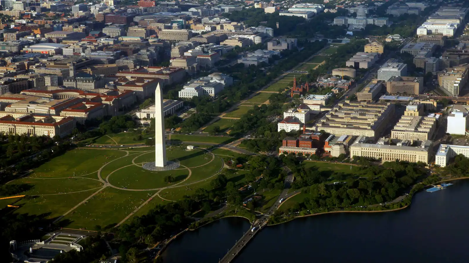 ترامب يخطط لزيادة قوات إنفاذ القانون لإحكام السيطرة على واشنطن