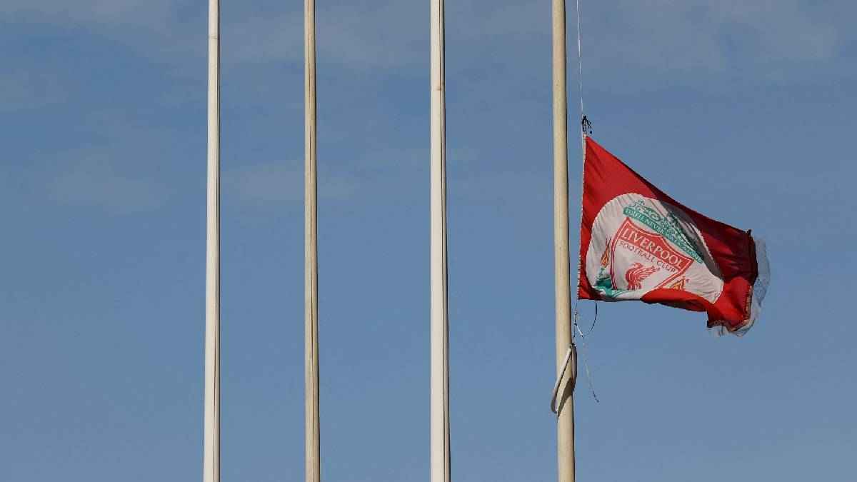 ليفربول "ينكس" الأعلام بعد وفاة غوتا والجماهير تتوافد على آنفيلد (فيديو)