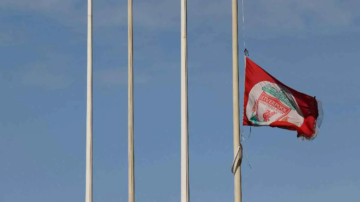 ليفربول "ينكس" الأعلام بعد وفاة غوتا والجماهير تتوافد على آنفيلد (فيديو)