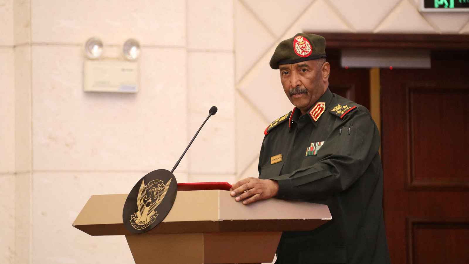 البرهان يستخدم "ورقة الميليشيات" لعرقلة عمل المنظمات الإنسانية في السودان