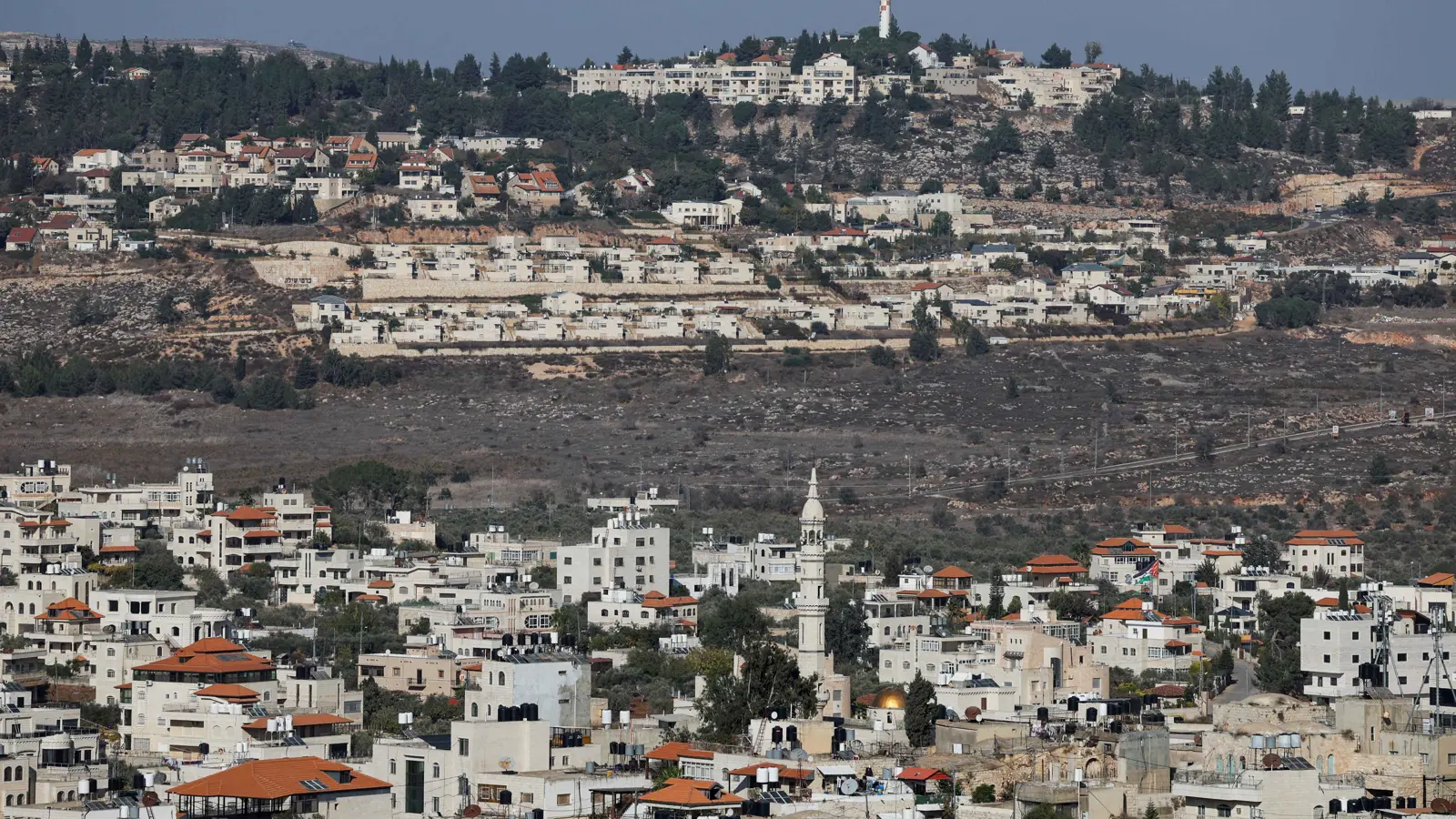 تنفيذا لأمر ترامب.. رفع العقوبات عن مستوطنين ومنظمات إسرائيلية