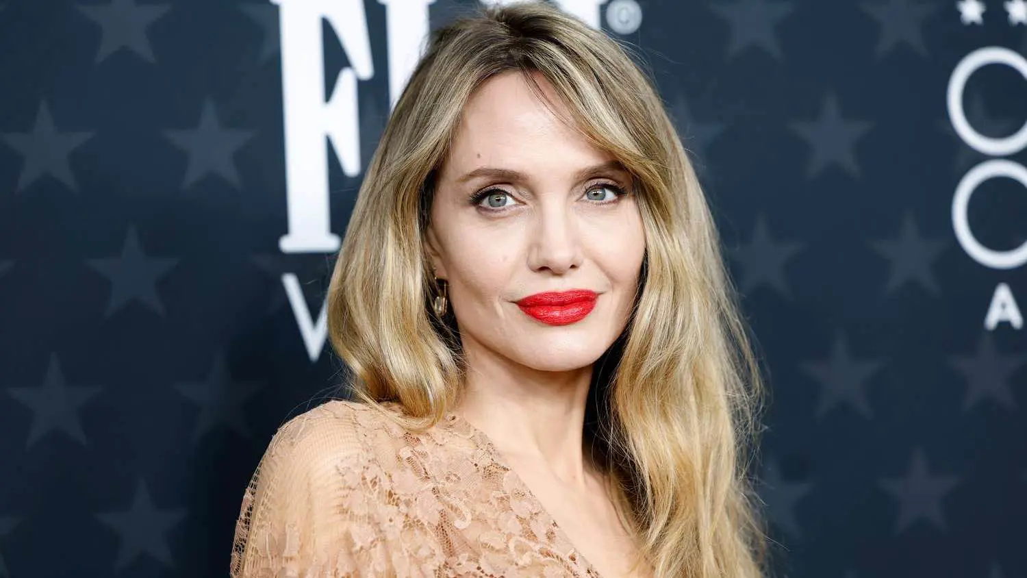 شقة أنجلينا جولي في نيويورك تتحول إلى "مأوى مؤقت"