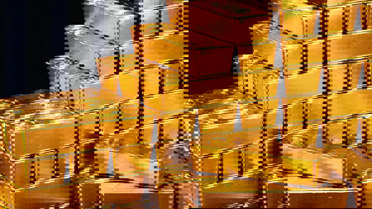 تراجع أسعار الذهب قرب أدنى مستوى لها منذ عامين ونصف متأثرة بارتفاع الدولار