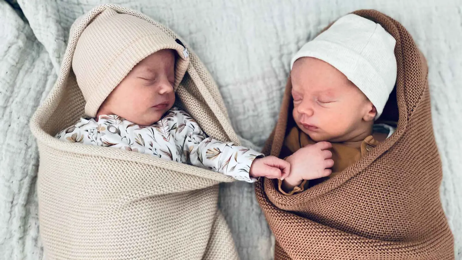 حادث مروع يُفرّق توأمين في بداية حياتهما‎ (صور)